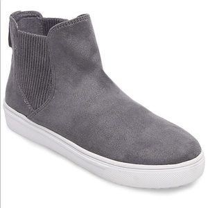 Steve Madden coal sneaker